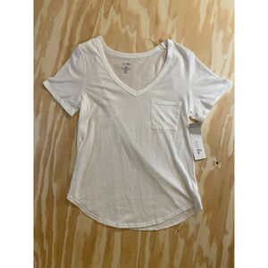JUST BE.....Women's Short Sleeve V-Neck T-Shirt White Size Medium